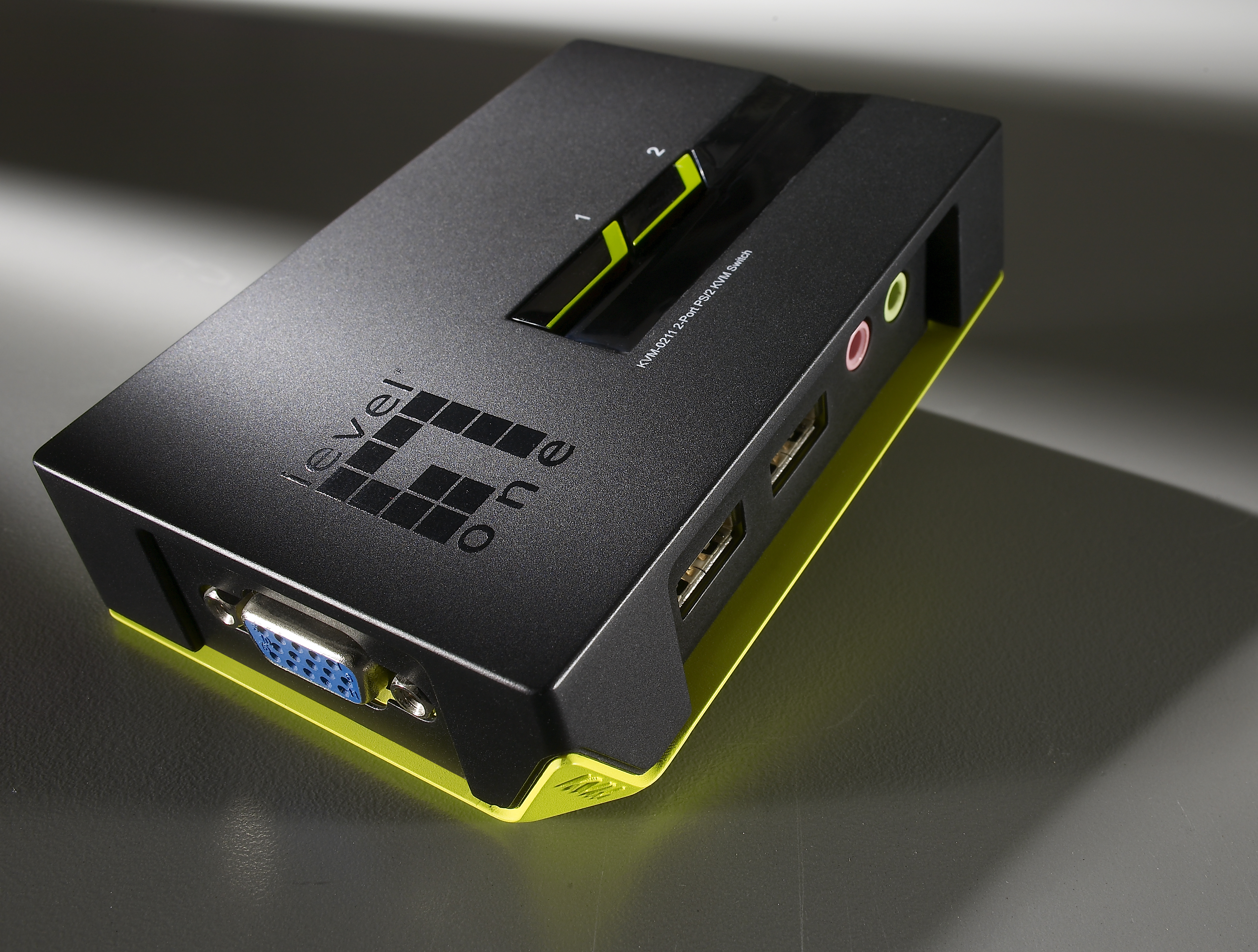 LevelOne 2-Port USB KVM Switch mit Audio