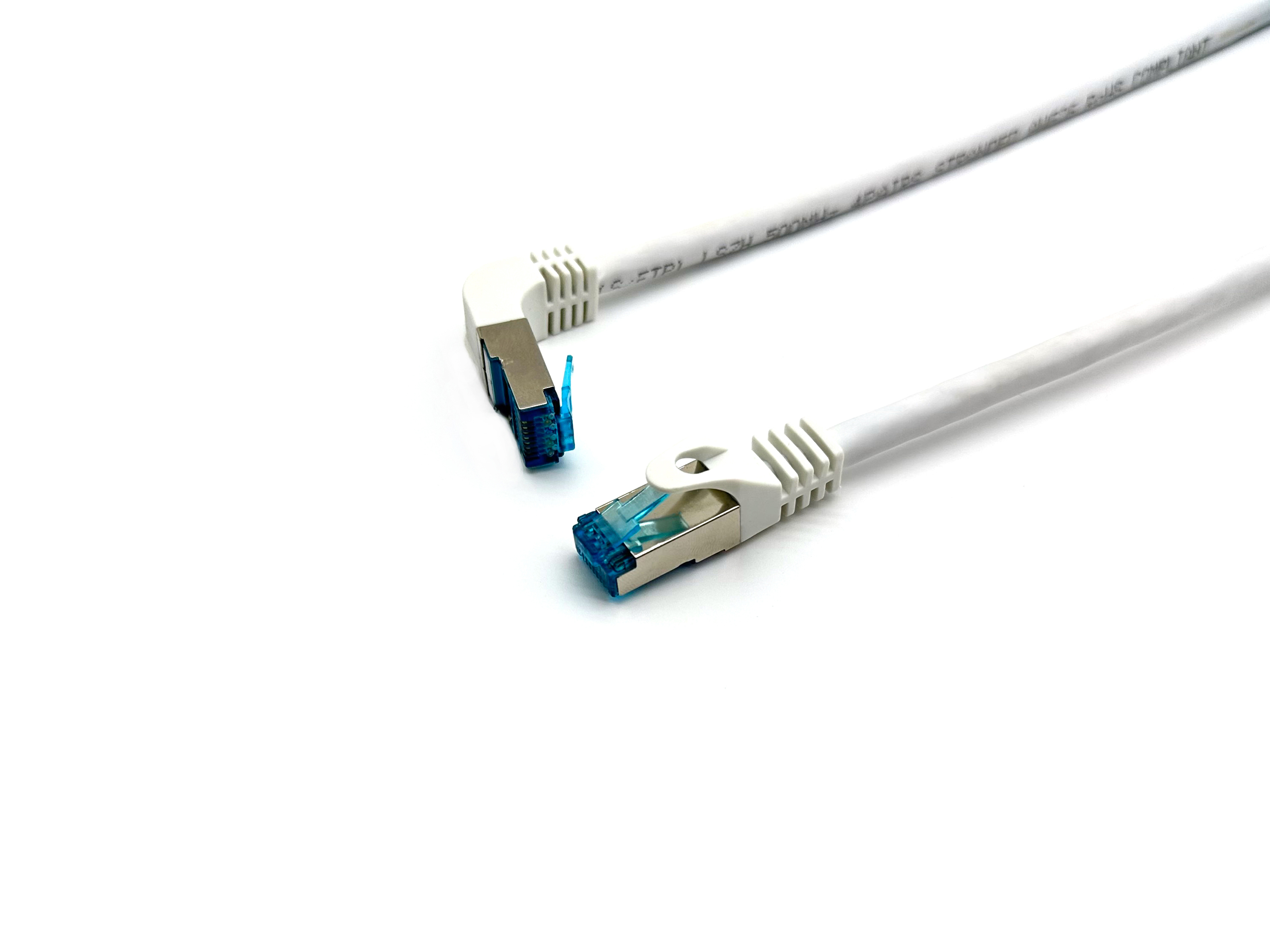 Equip Cat.6A S/FTP Patchkabel, gewinkelter zu geradem Stecker, 0.5 m, Weiß