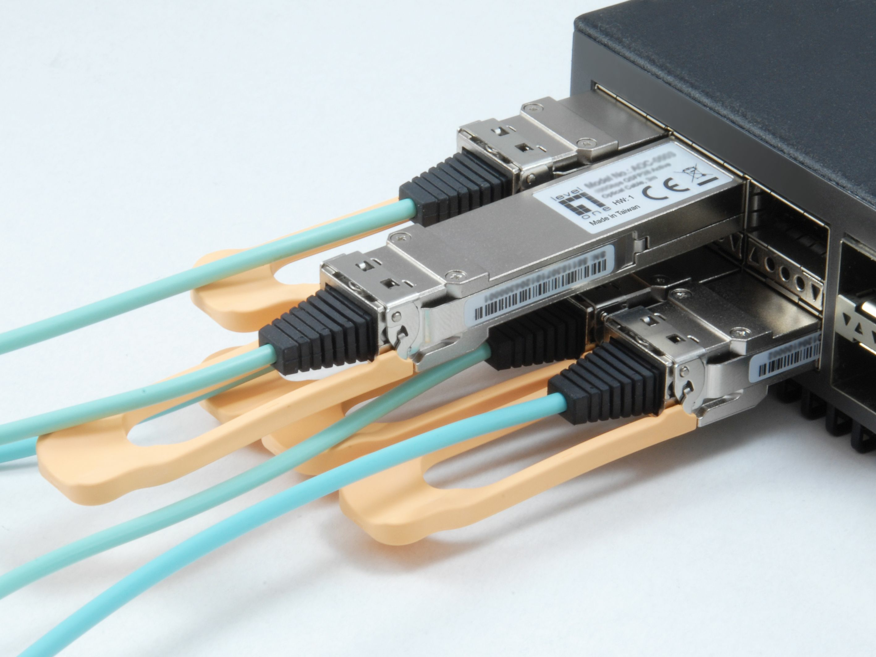 LevelOne AOC-0502 Netzwerk-Transceiver-Modul Faseroptik 103100 Mbit/s QSFP28 850 nm