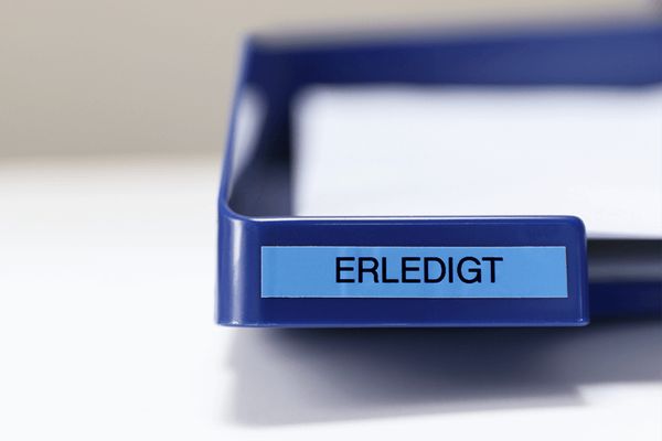 Schriftbandkassette Brother 9mm blau/schwarz TZE521 - Bild 2