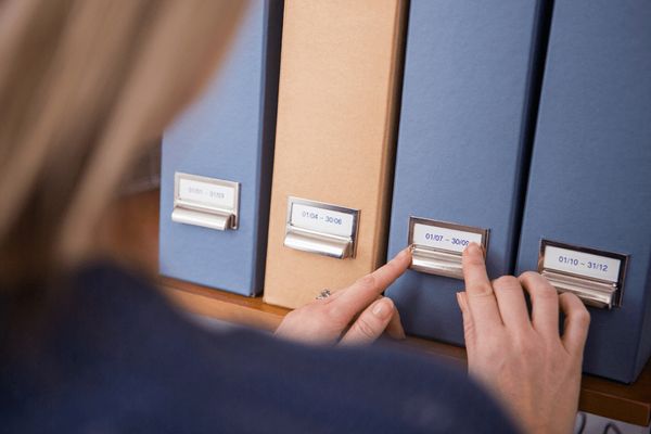 Schriftbandkassette Brother 9mm weiß/blau MK223BZ