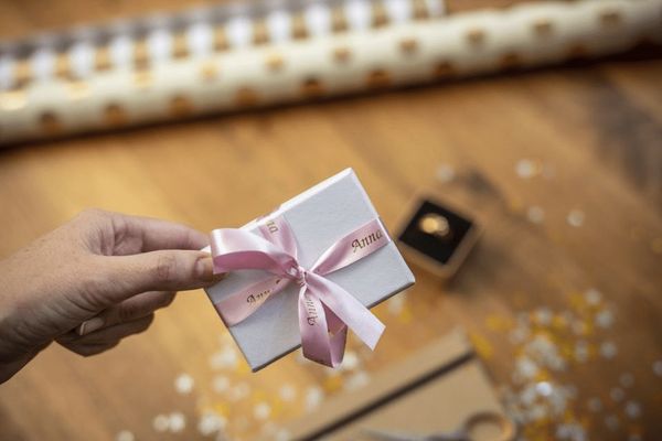 Schriftbandkassette Brother 12mmx4m rosa/gold n. klebend - Bild 4