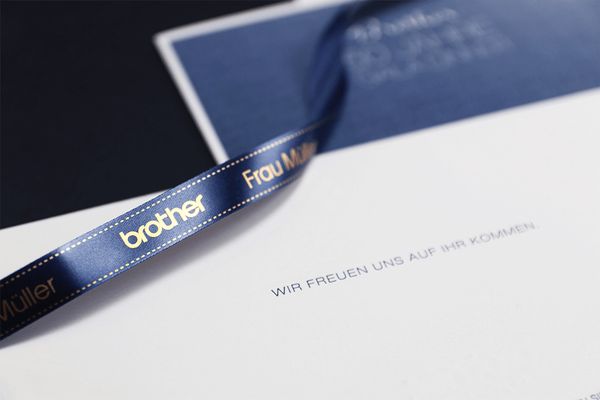 Schriftbandkassette Brother 12mmx4m blau/gold n. klebend - Bild 3