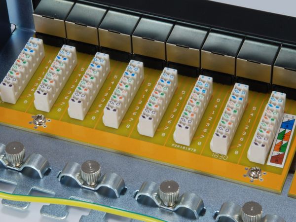 Equip 19" Patchpanel 24xRJ45 Cat6a FTP 1U 500MHz RAL9005 - Bild 6