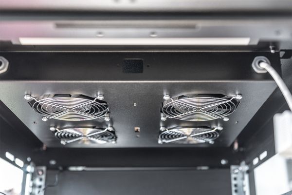 DIGITUS Dachlüftereinheit Unique/Dynamic 4 Lüfter schw. - Bild 7