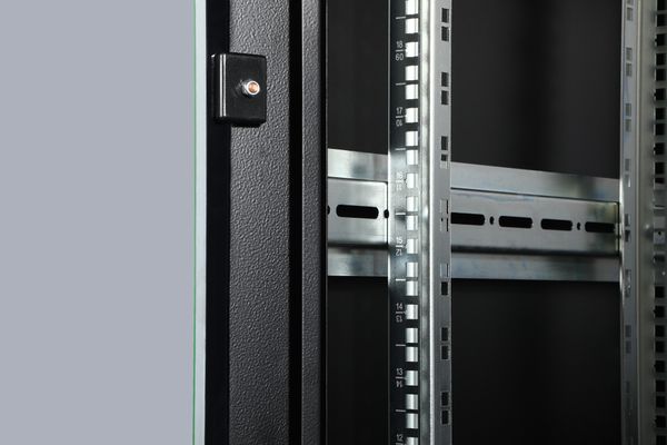 DIGITUS Netzwerkschrank Unique 26HE 1342x600x600mm schwarz (Speditionsversand) - Bild 10